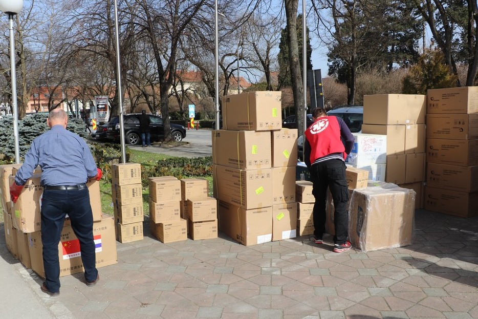 Preuzimanje nove pošiljke zaštitne medicinske opreme