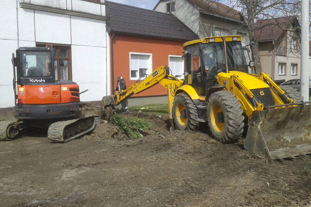 Radovi kod društvenog doma u Kuzmincu