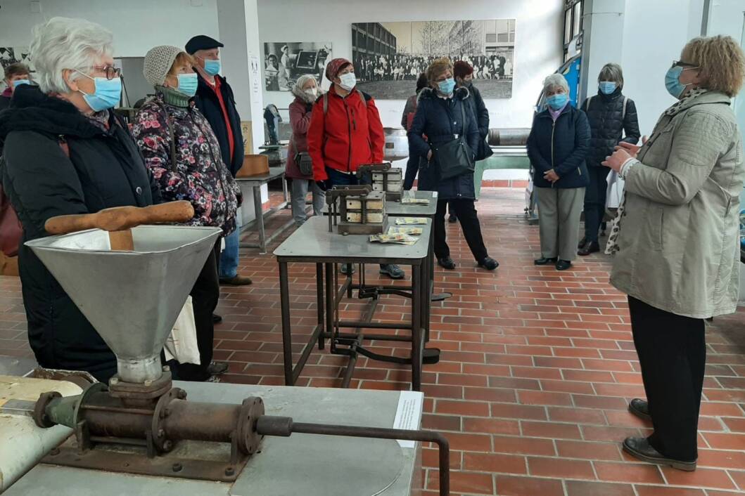 Umirovljenici u razgledavanju Muzeja prehrane u Koprivnici