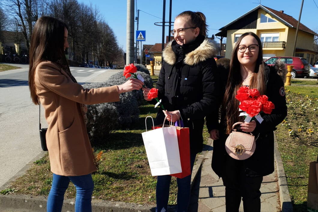 Podjela ruža u Podravskim Sesvetama