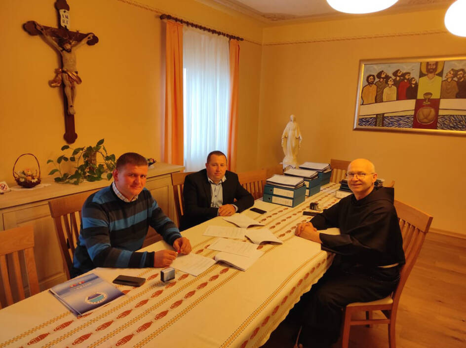 Potpisivanje ugovora za izvođenje radova na Pastoralnom centru u Molvama //Foto: Općina Molve