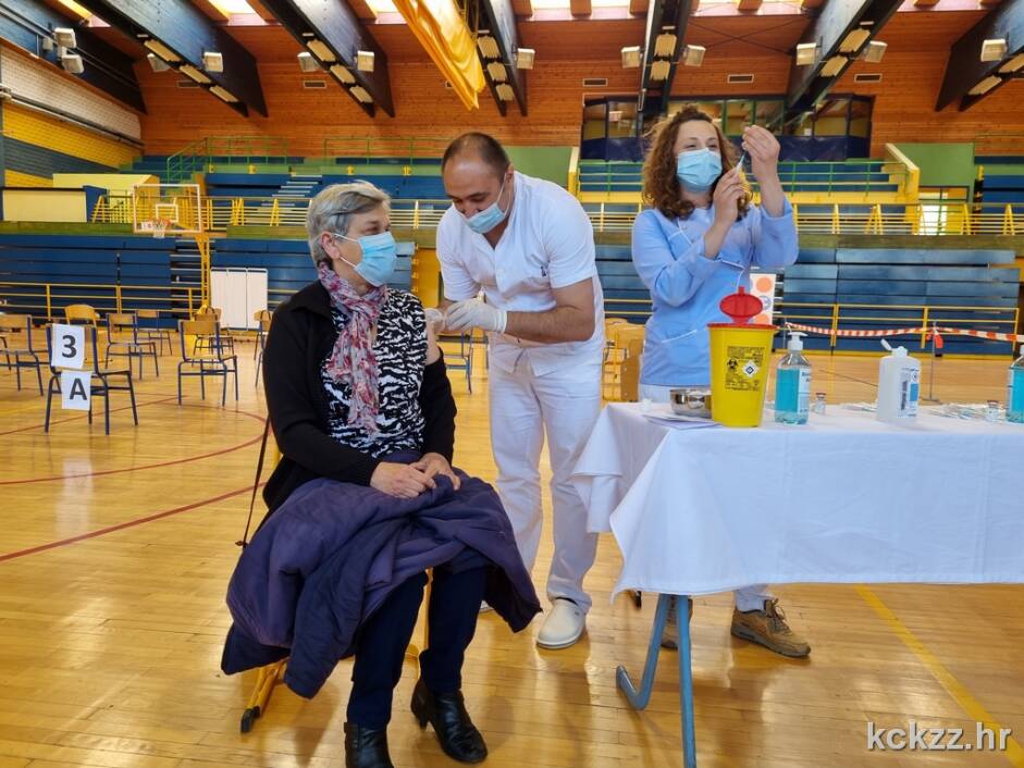 Cijepljenje protiv koronavirusa u Đurđevcu // Foto: Kckzz