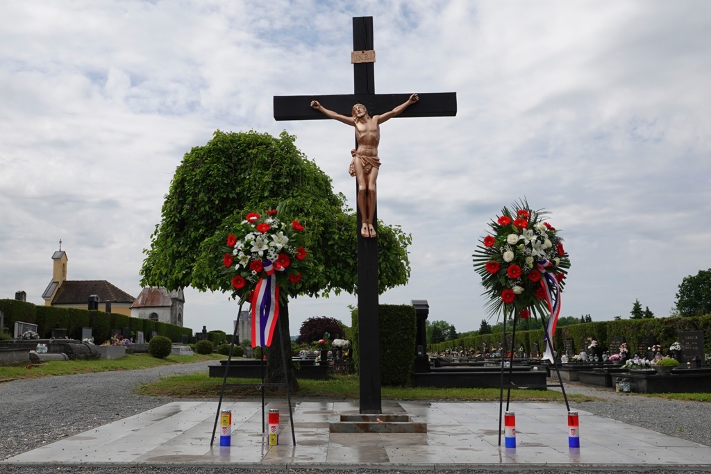 Spomen obilježje Križ života na đurđevačkom groblju