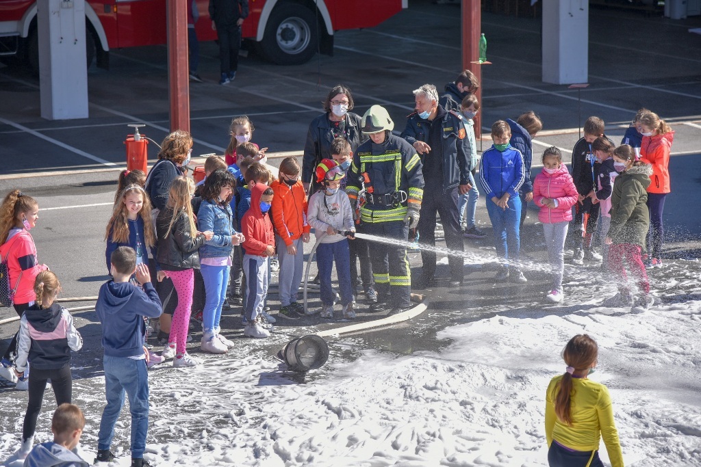 Učenici OŠ Đurđevac posjetili vatrogasce