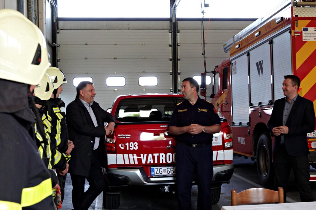 Hrvoje Janči, Matija Markešić, Željko Lacković i vatrogasci