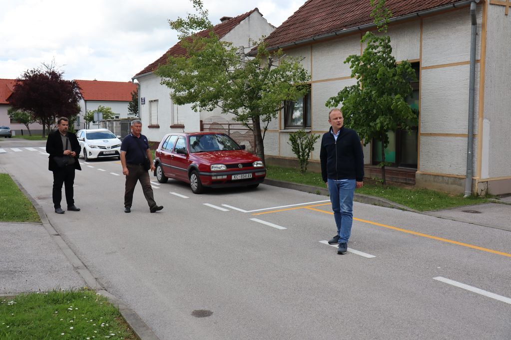 Novi parking
