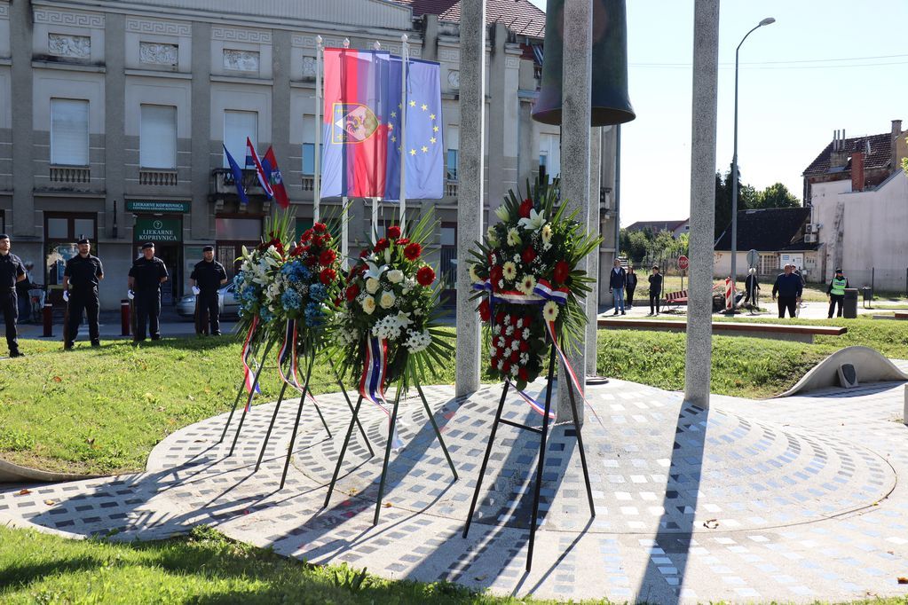 Položeni vijenci povodom Dana državnosti