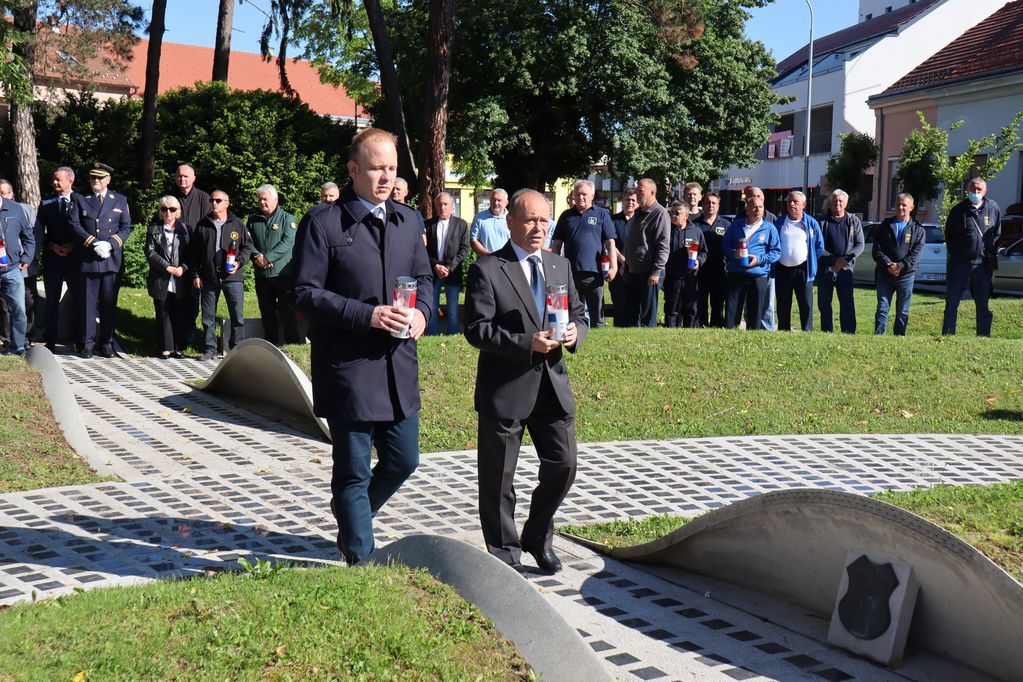 Polaganje vijenaca povodom Dana državnosti