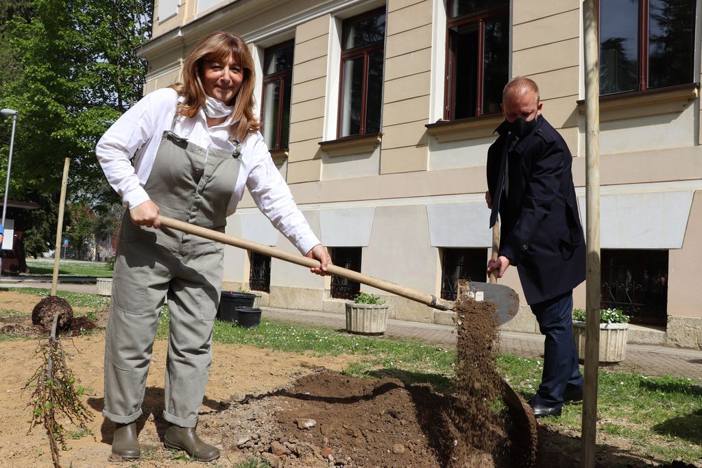 Ravnateljica škole Gordana Gazdić Buhanec i gradonačelnik Mišel Jakšić