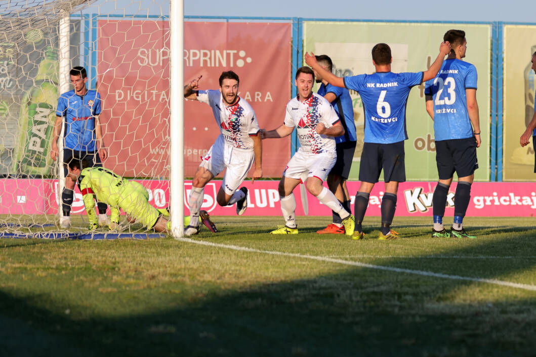 Nikola Grabar slavi pobjednički gol za svoj Borac iz Imbriovca