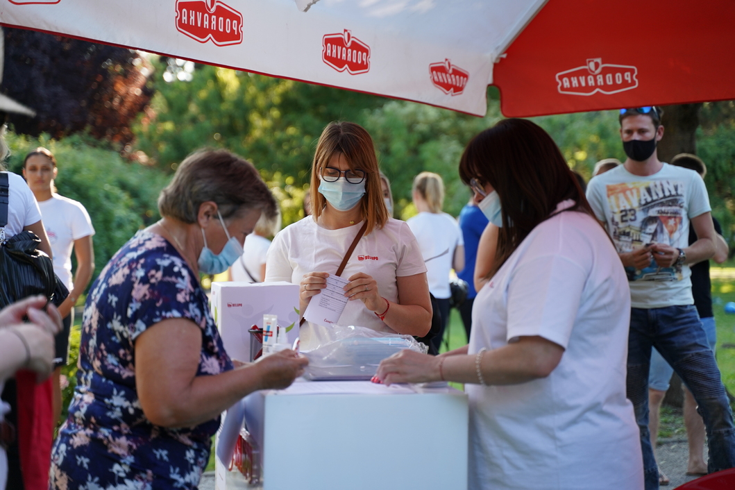 Brojni građani odazvali su se Belupovu nutricionističkom savjetovanju u koprivničkom gradskom parku // Foto: Luka Krušec / LuMedia