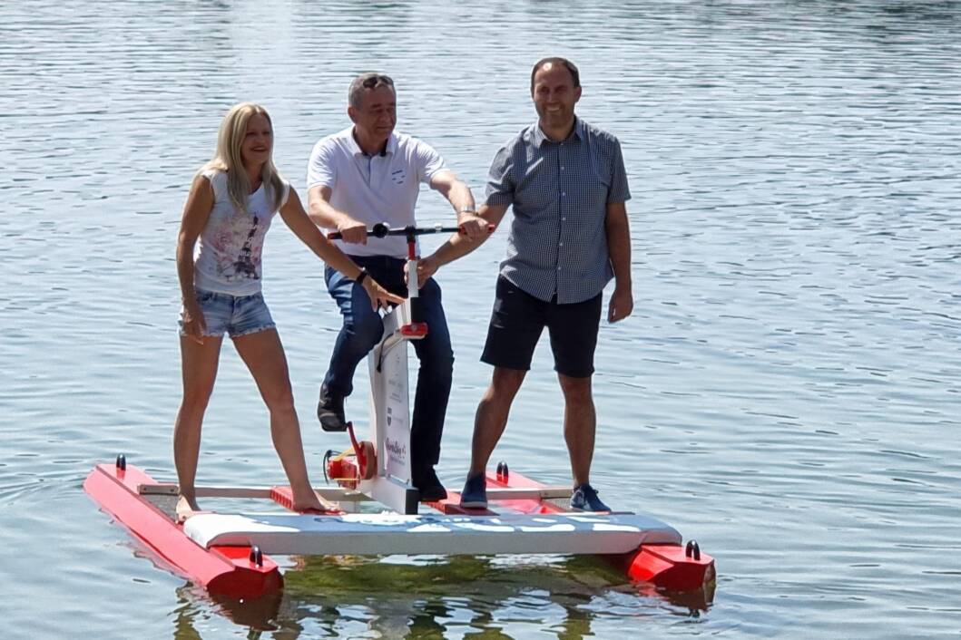 Kristina Sočev, Darko Koren i Ivan Sabolić već su isprobali bicikl za vodu na jezeru Šoderici