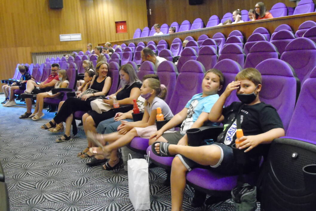 Posjetitelji u kino dvorani u Đurđevcu
