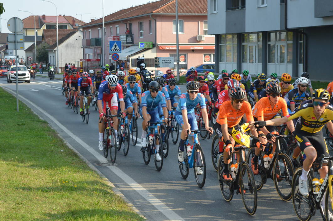 Biciklisti na utrci CRO Race prolaze kroz Koprivnicu