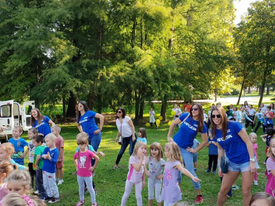 Rukometašice Podravke i djeca u parku