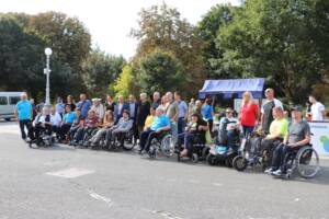 Utrka osoba u invalidskim kolicima