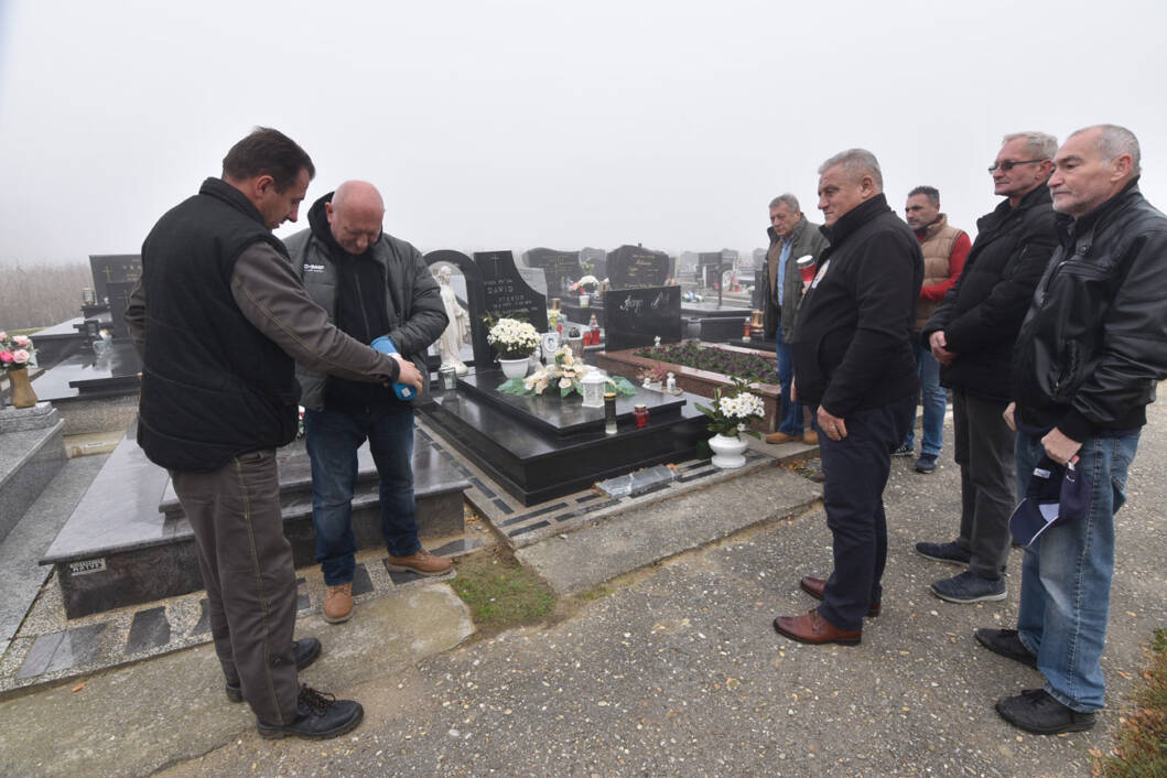 Na novigradskom groblju odana počast pokojnim hrvatskim braniteljima