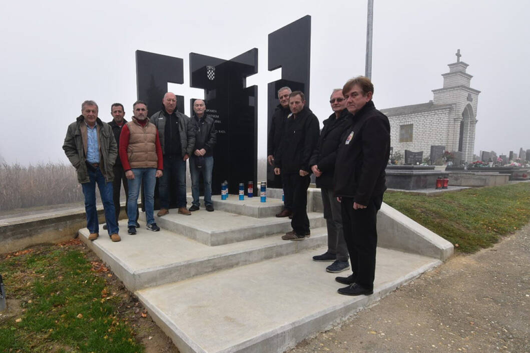 Na novigradskom groblju odana počast pokojnim hrvatskim braniteljima