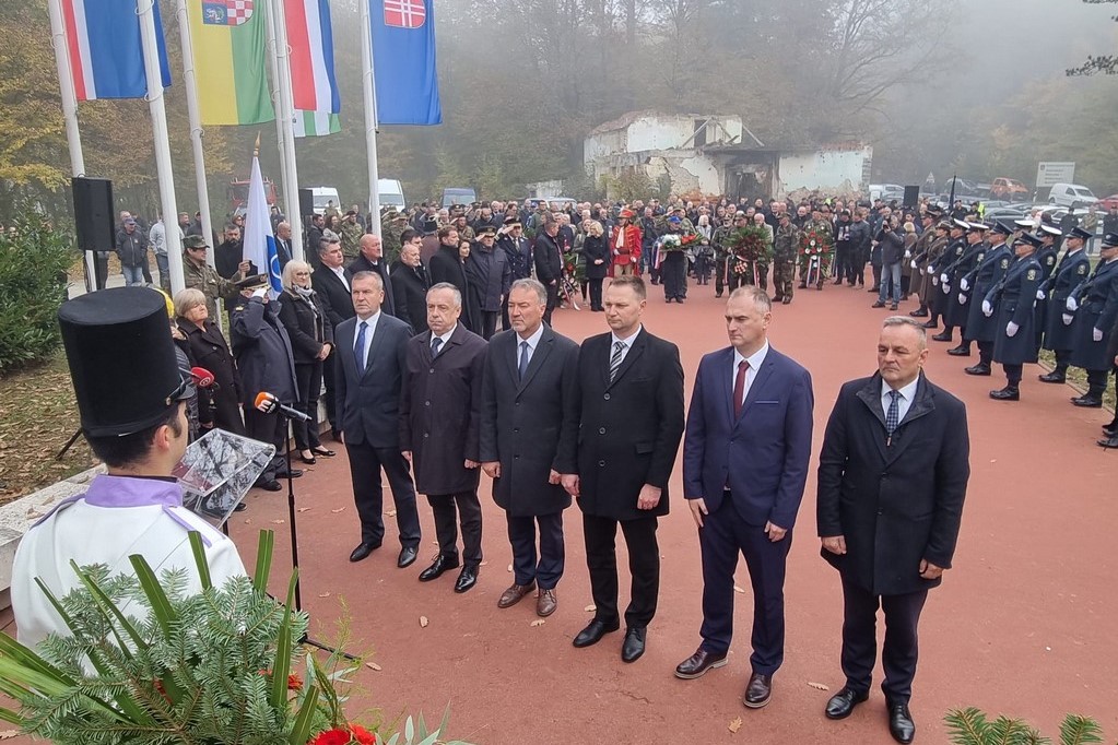 Počast braniteljima u spomen-području Trokut-Novska