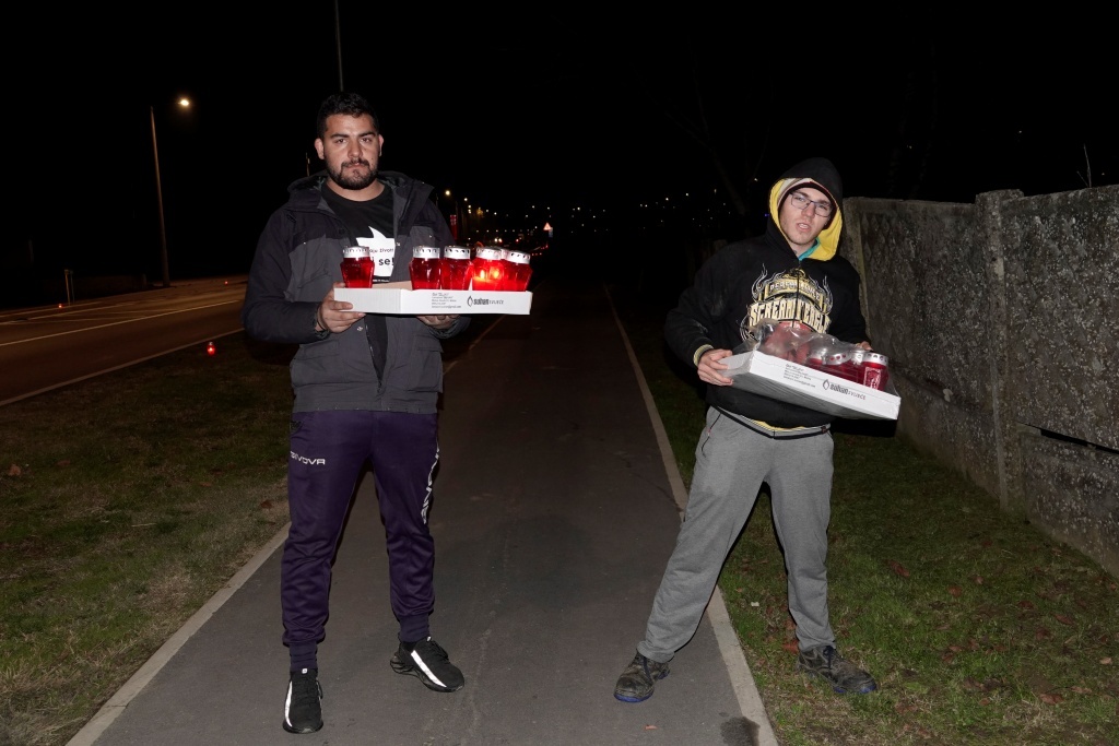 Paljenje svijeća u znak sjećanja na žrtve Domovinskog rata