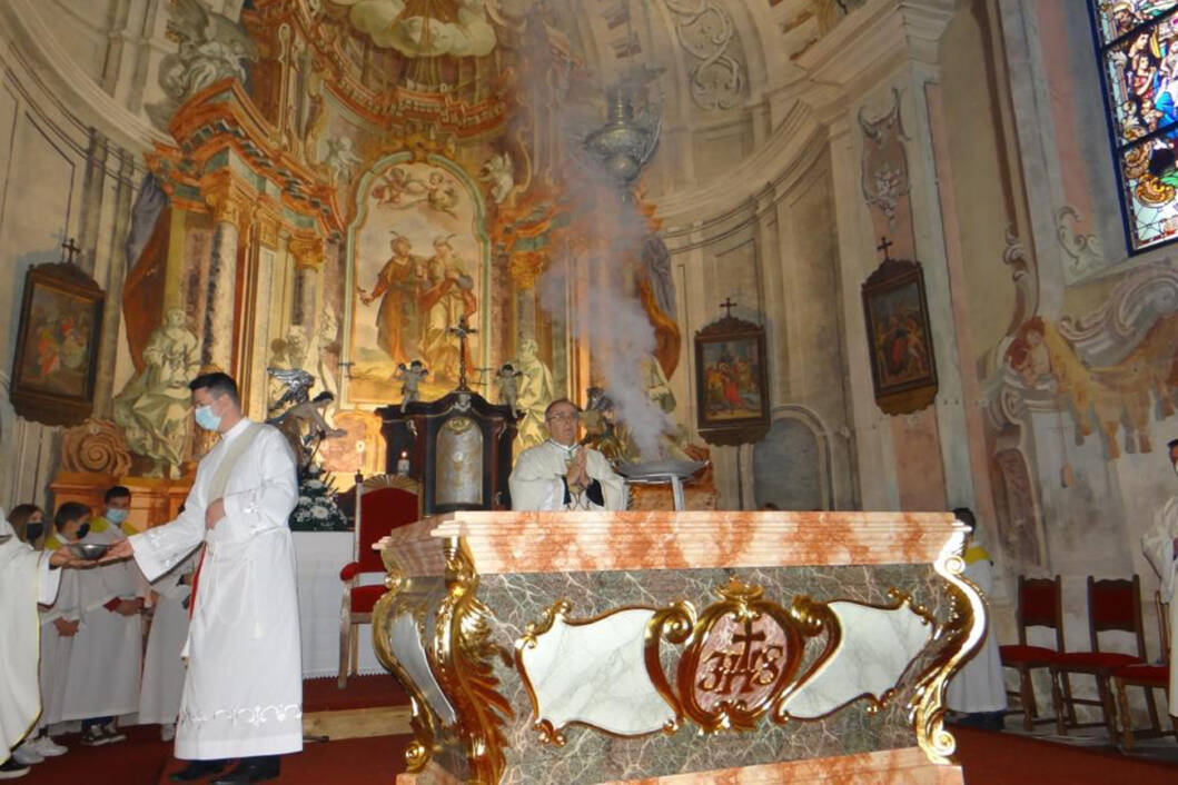  Posveta novog oltara u župnoj crkvi u Kuzmincu