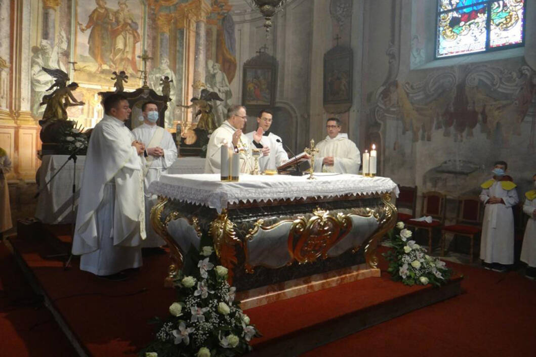  Posveta novog oltara u župnoj crkvi u Kuzmincu