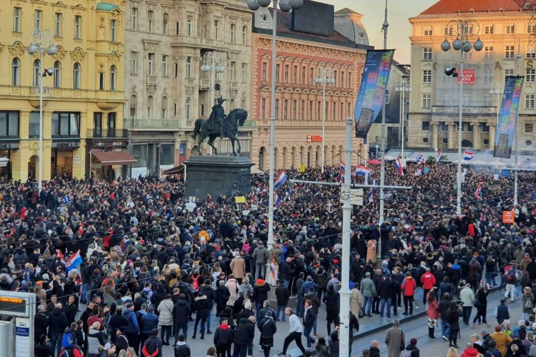 Prosvjed protiv covid potvrda u Zagrebu