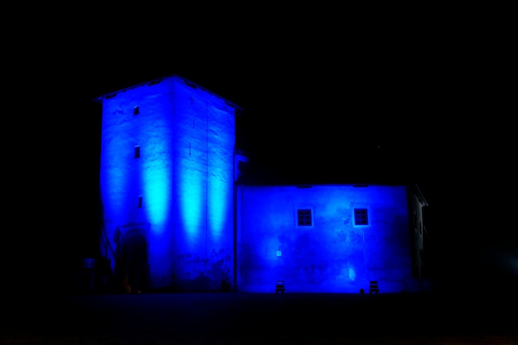 Đurđevačka utvrda Stari Grad osvijetljena plavom bojom