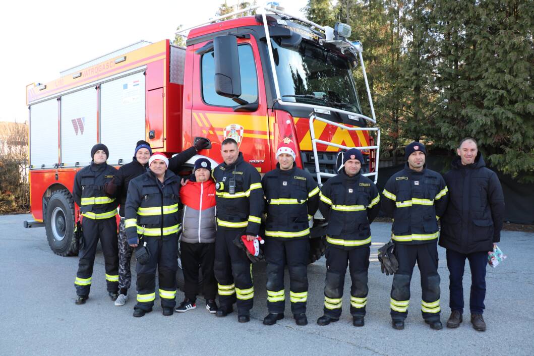 Koprivnički vatrogasci i članovi udruge Latice