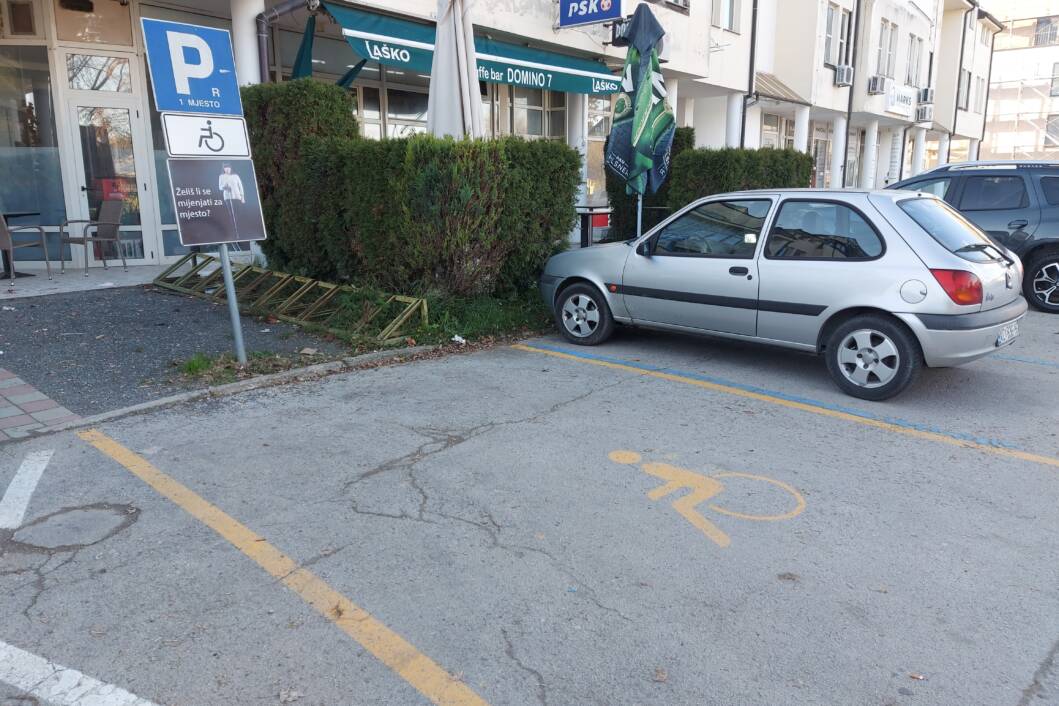 Parkirno mjesto za osobe s invaliditetom