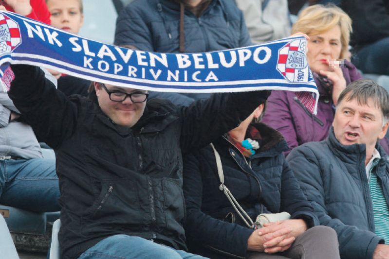 Adam i Vid Molnar na tribini koprivničkog stadiona