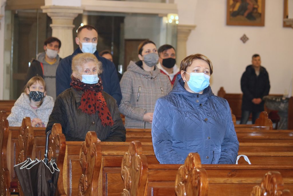Vjernici na misi u varaždinskoj katedrali