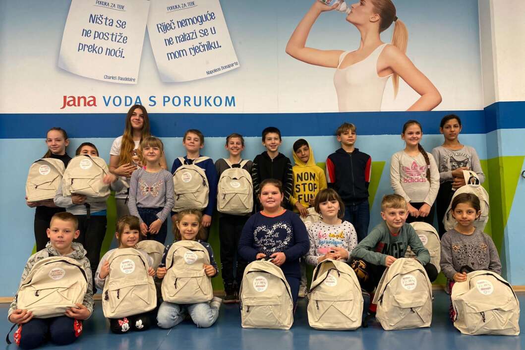 Djeca su dobila ruksake s potrebnom opremom za zimski kamp