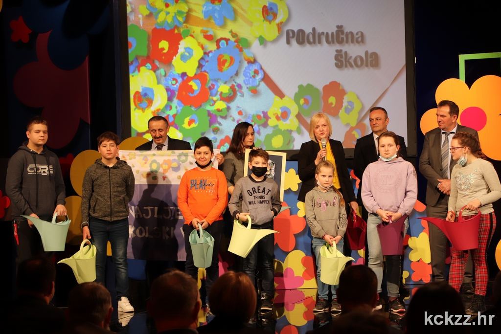Nagrada je zasluženo otišla u ruke učenica iz Područne škole Otočka