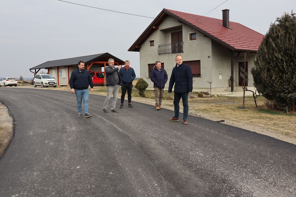 Asfaltiranje ceste u koprivnčkom naselju Bakovčica
