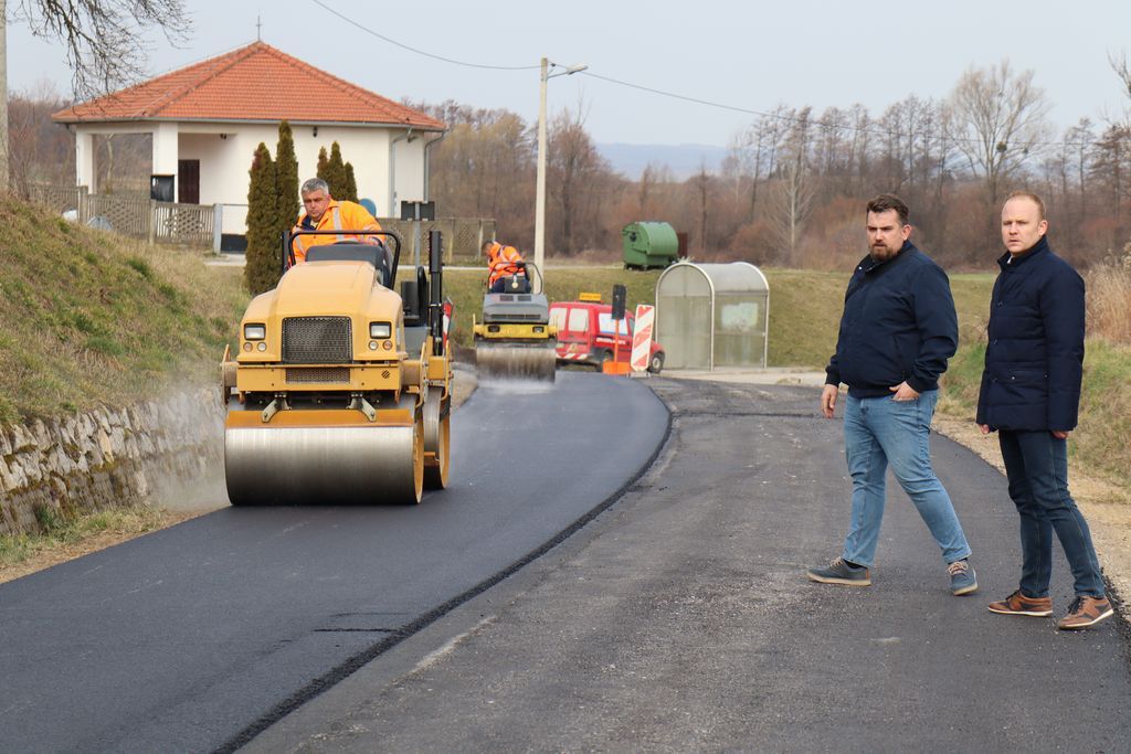 Asfaltiranje ceste u koprivnčkom naselju Bakovčica