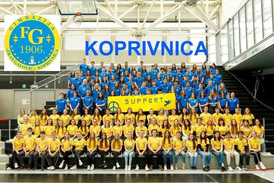 Koprivnički gimnazijalci i profesori u ukrajinskim bojama