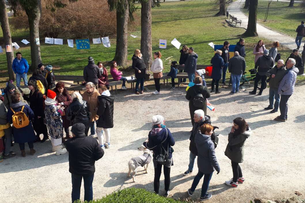 Prosvjed protiv rata u Ukrajini u koprivničkom parku