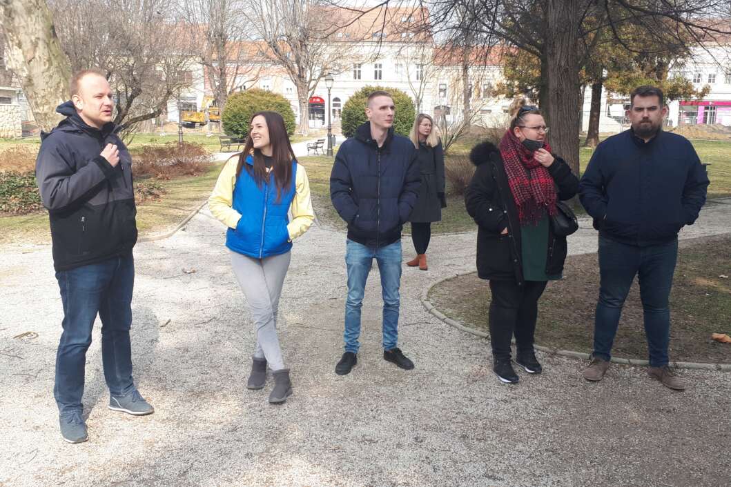 Prosvjed protiv rata u Ukrajini u koprivničkom parku