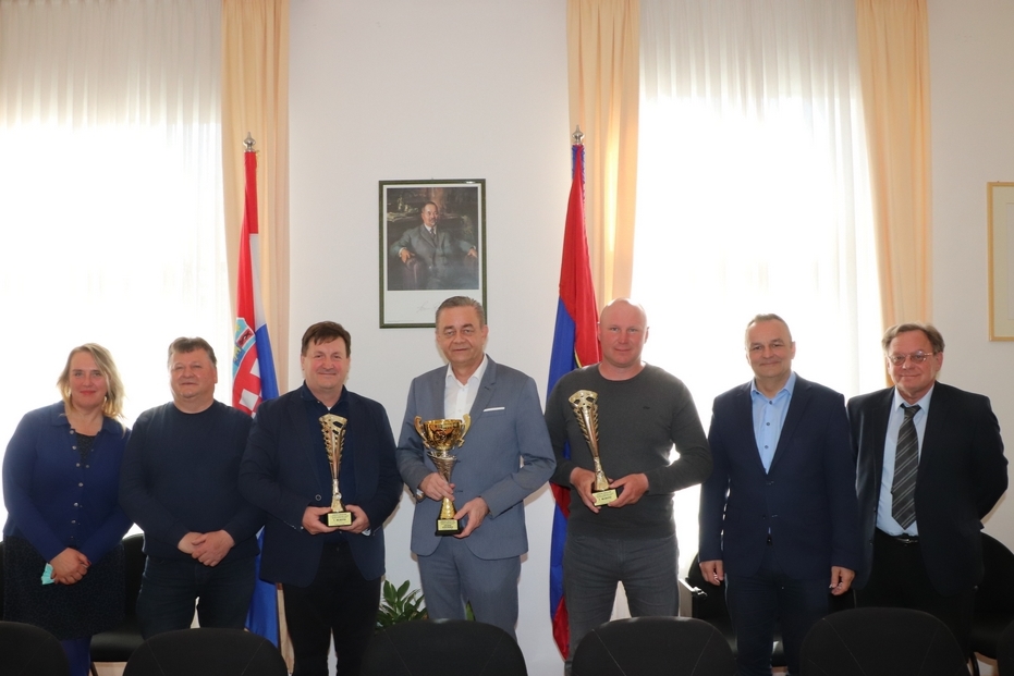 Članovi Udruge orača na prijamu kod župana Korena