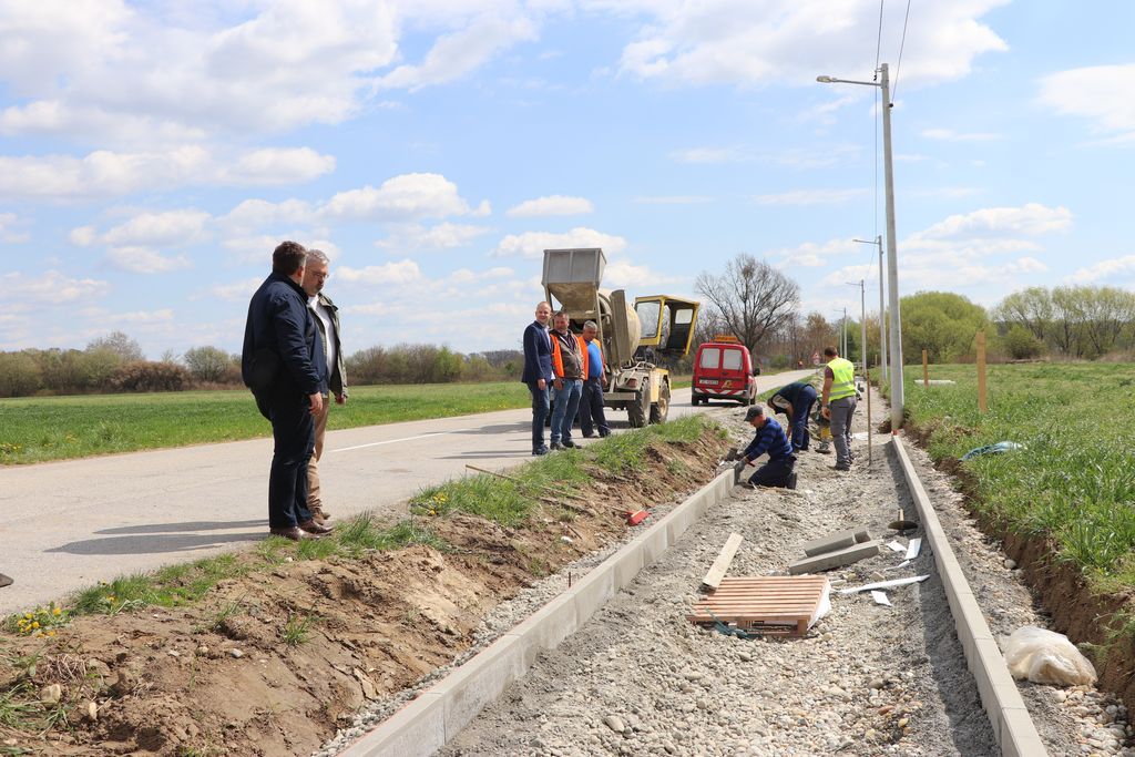 Radovi na izgradnji pješačke staze u Ulici Miklinovec