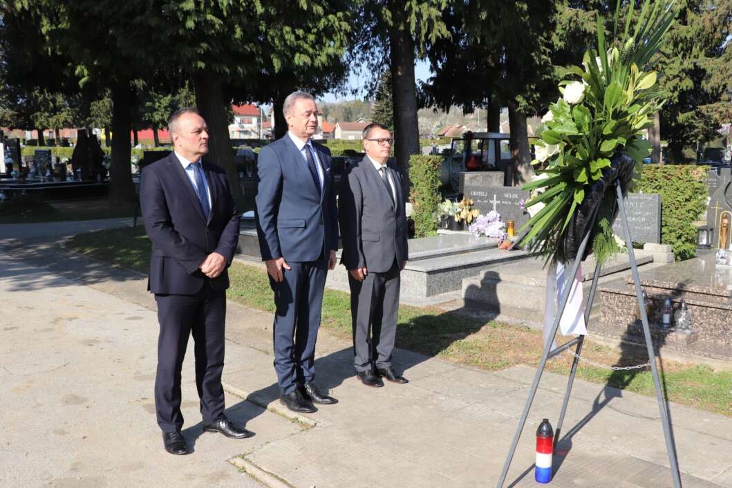 Ratimir Ljubić, darko Koren i Damir Felak na koprivničkom groblju