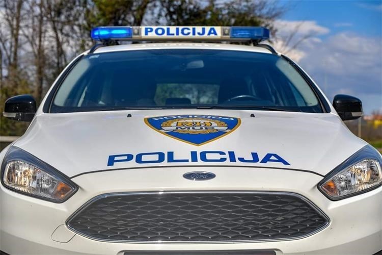 Policija/policijski auto