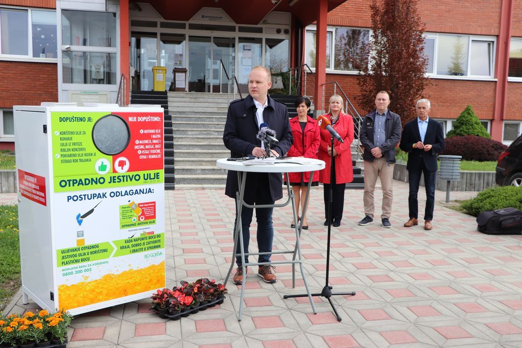 Predstavljanje spremnika za prikupljanje otpadnog jestivog ulja