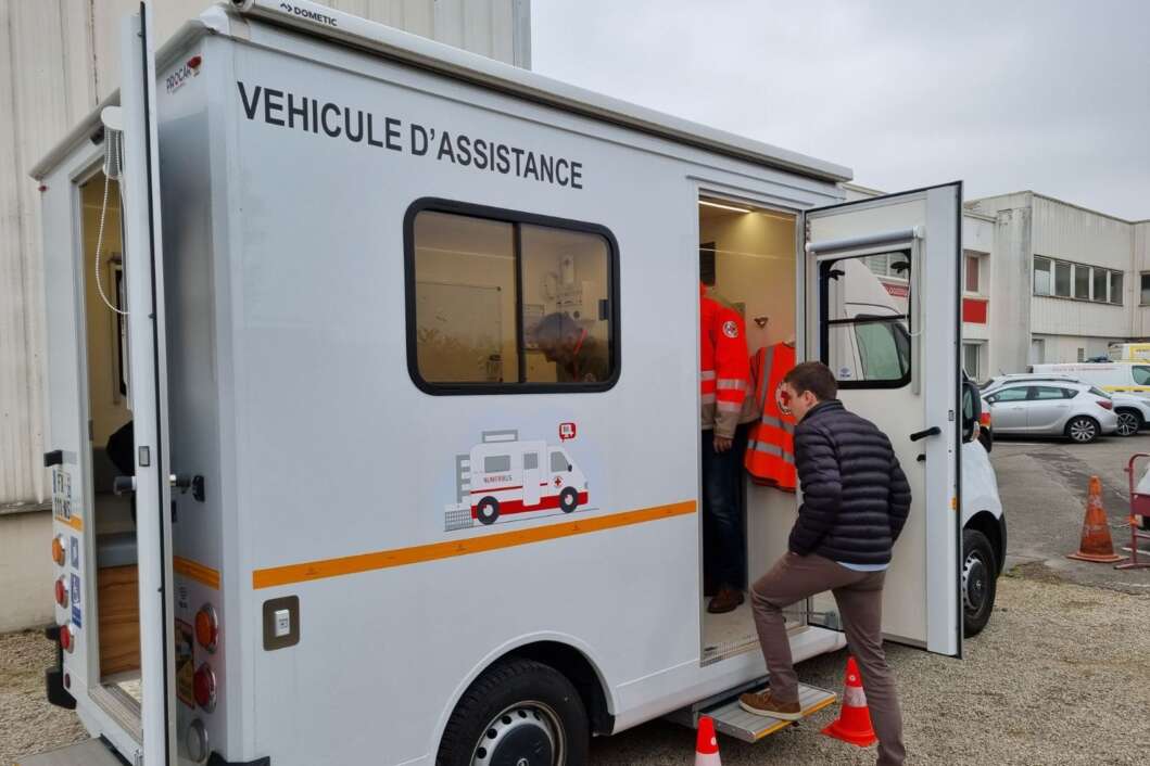 Posebno opremljeno kombi vozilo za obilazak osoba treće životne dobi