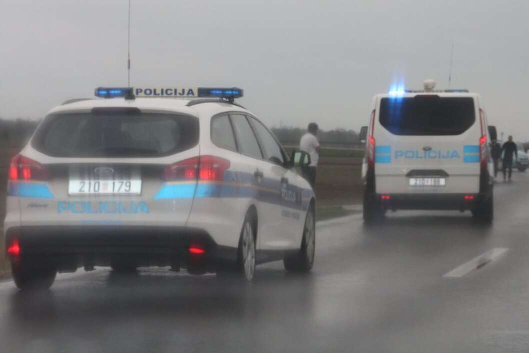 Policijska vozila na mjestu nesreće