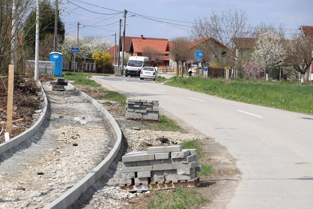 Radovi na izgradnji pješačke staze u Ulici Miklinovec