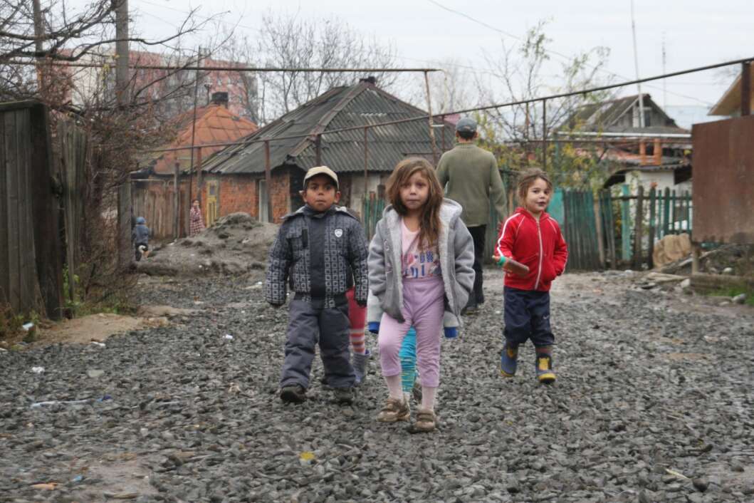 Djeca u romskom naselju
