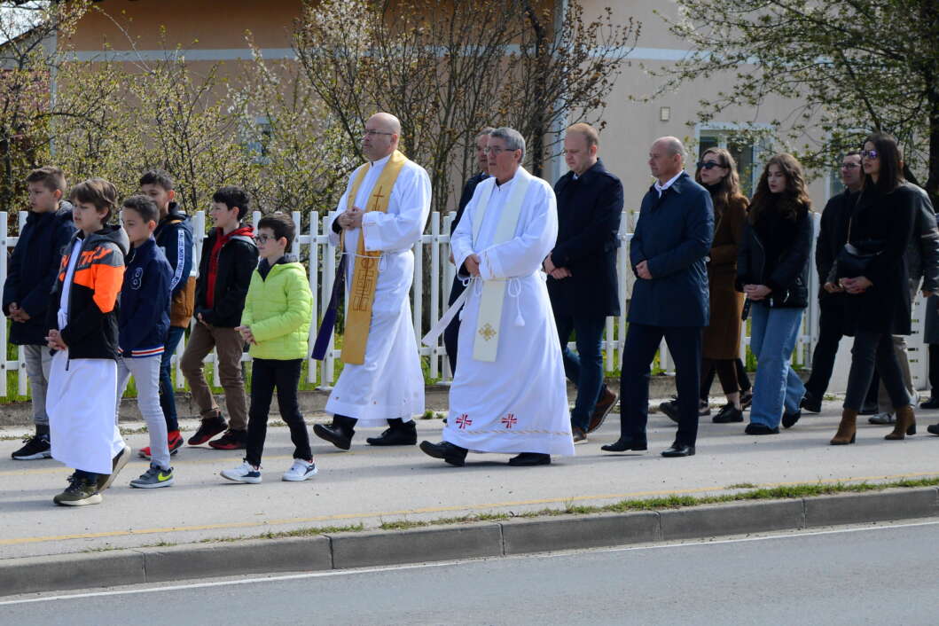 Zavjetna procesija na Uskrsni ponedjeljak u Močilama