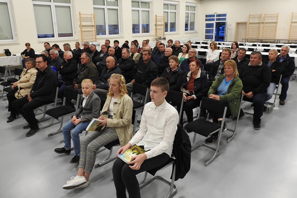 Brojni mještani s područja općine Mali Bukovec došli su na predstavljanje knjige 'Umrijeti za život'